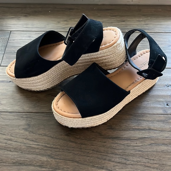 American Eagle Platform Wedges - Picture 1 of 6